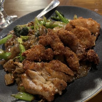 Maguro - Pad C-U - Sushi Bars Near Me - Brookline, Massachusetts