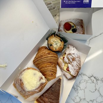 Saffron Bakery - Cheesecake, croissant, blueberry muffin, cinnamon roll, danish, fruit tart - Bakeries Near Me - Aliso Viejo, California Saffron Bakery - Cheesecake, croissant, blueberry muffin, cinnamon roll, danish, fruit tart - Bakeries Near Me - Aliso Viejo, California