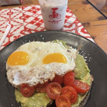 La Panadería - Avocado Toast with Eggs - Breakfast & Brunch Near Me - San Antonio, Texas