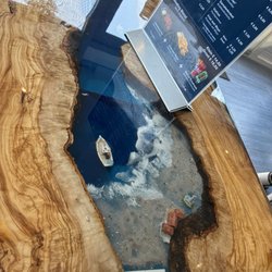 Vissuper - Menu and acrylic tables