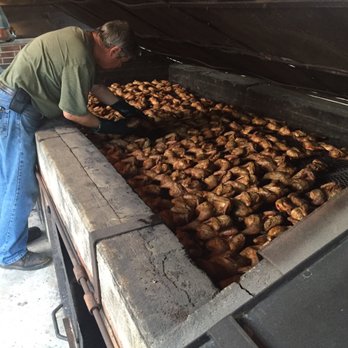Jake's Bar B Que - a man preparing food - Barbeque Near Me - Dime Box, Texas Jake's Bar B Que - a man preparing food - Barbeque Near Me - Dime Box, Texas