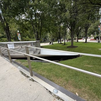 BP Pedestrian Bridge - Landmarks & Historical Buildings Near Me - Chicago, Illinois