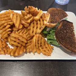 W Restaurant - BLT with waffle fries