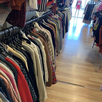 Ditto - Lenexa - A good variety - Used, Vintage & Consignment Near Me - Lenexa, Kansas