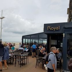 Royal Koksijde - Outside seating on the ocean walkway