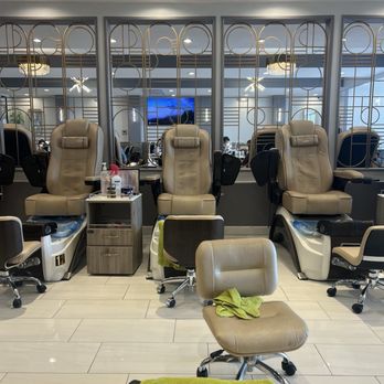 Lux Nails & Wax - Nail Salons Near Me - Riverview, Florida