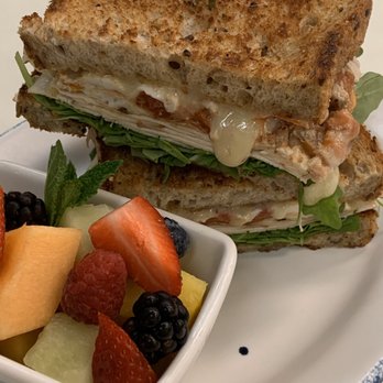 The Commentary - Grilled cheese - Bars Near Me - Arlington, Virginia