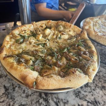 Retro Pie - Spinach & artichoke and Pesto Manifesto - Pizza Near Me - Manteca, California Retro Pie - Spinach & artichoke and Pesto Manifesto - Pizza Near Me - Manteca, California