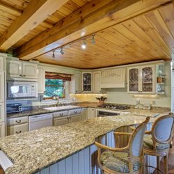 RiverView Estate By Brophy - Main House Kitchen
