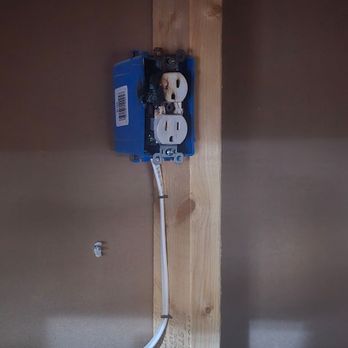 Lcv Electric - Toma corrientes - Electricians Near Me