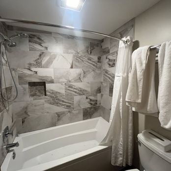 Grey Fox Inn & Resort - Bathtub - Hotels Near Me - Stowe, Vermont Grey Fox Inn & Resort - Bathtub - Hotels Near Me - Stowe, Vermont