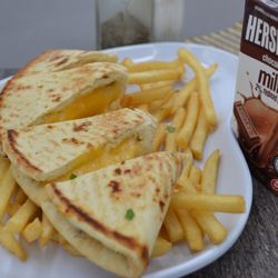 Eat A Pita - Quesapita kids meal