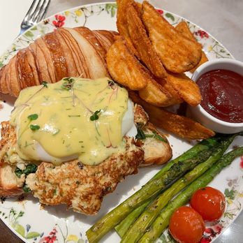 Bloom & Bee - Crab Cake - New American Near Me - Houston, Texas