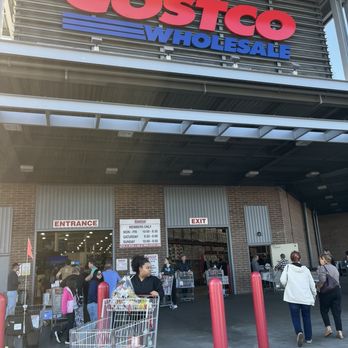 Costco - The outside - Wholesale Stores Near Me - New Orleans, Louisiana