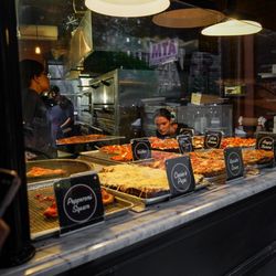 MAMA'S TOO! - Interior