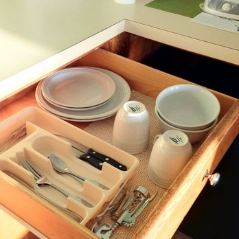 Windermere On The Beach - Drawer full of kitchen dishes. There's also a toaster, dish drainer, and bottle of dish soap hiding in a lower drawer! - Hotels Near Me - Bandon, Oregon Windermere On The Beach - Drawer full of kitchen dishes. There's also a toaster, dish drainer, and bottle of dish soap hiding in a lower drawer! - Hotels Near Me - Bandon, Oregon