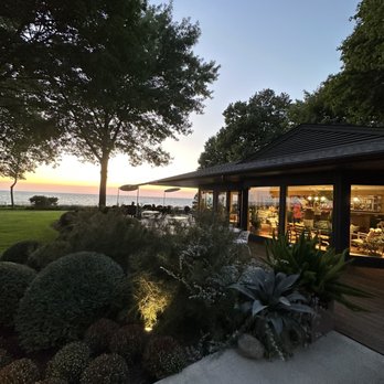 Lake Shore Resort - Resorts Near Me - Saugatuck, Michigan