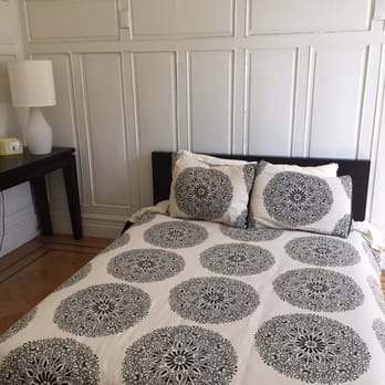 Casa Bianca - Beautifully simple rooms - Bed & Breakfast Near Me - Montreal, Quebec Casa Bianca - Beautifully simple rooms - Bed & Breakfast Near Me - Montreal, Quebec