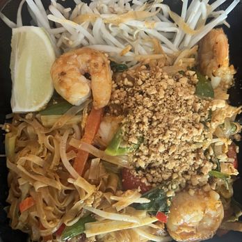 All Rice Thai - SHRIMP PAD THAI SIAM: Stir-fried thin rice noodles with tangy sauce | egg | bean sprouts | peanuts | added red bell peppers and kale - Thai Near Me - Alexandria, Virginia
