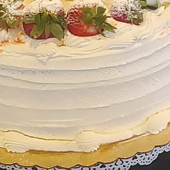 Jennivee’s Bakery - You can see the cake peeking through and the sparse strawberries for a cake called Strawberries and cream - Desserts Near Me - Chicago, Illinois Jennivee’s Bakery - You can see the cake peeking through and the sparse strawberries for a cake called Strawberries and cream - Desserts Near Me - Chicago, Illinois