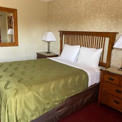 Sage N Sand Motel