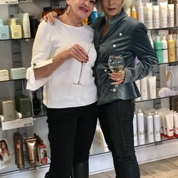 Fringe Artistic Salon - Bubbles & a fab haircut! Fun way to spend the afternoon!