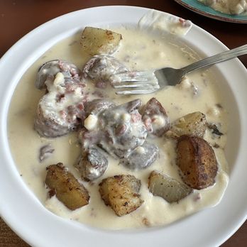 Oceanview Diner - Creamed Chipped Beef over Homefries - Breakfast & Brunch Near Me - Norfolk, Virginia Oceanview Diner - Creamed Chipped Beef over Homefries - Breakfast & Brunch Near Me - Norfolk, Virginia