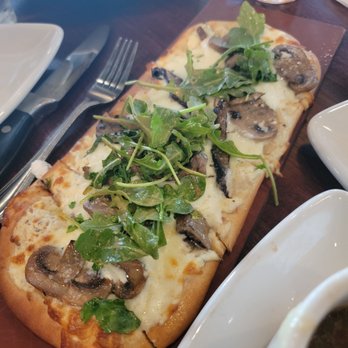Houlihan's - mushroom & arugula flatbread - New American Near Me - Hershey, Pennsylvania Houlihan's - mushroom & arugula flatbread - New American Near Me - Hershey, Pennsylvania
