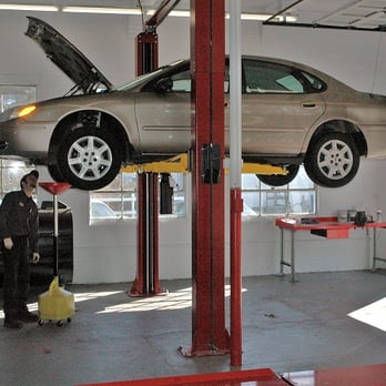 Uxbridge Auto - Modern, clean, repair facility - Car Dealers Near Me - Uxbridge, Massachusetts