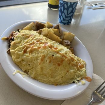 Pancakes & Waffles - Veggie omelette & potatoes - Breakfast & Brunch Near Me - Honolulu, Hawaii Pancakes & Waffles - Veggie omelette & potatoes - Breakfast & Brunch Near Me - Honolulu, Hawaii