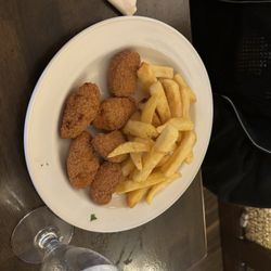 Maggie May's Bar & Restaurant - Nuggets and Chips