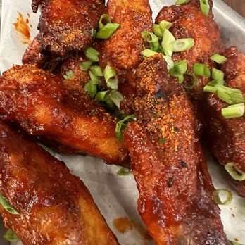 Parlay 6 Brewing - Gucci Gang wings - Brewpubs Near Me - Reno, Nevada
