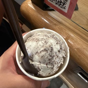 Salt & Straw - Freckled Mint Chocolate Chip (v) - Ice Cream & Frozen Yogurt Near Me - Las Vegas, Nevada Salt & Straw - Freckled Mint Chocolate Chip (v) - Ice Cream & Frozen Yogurt Near Me - Las Vegas, Nevada