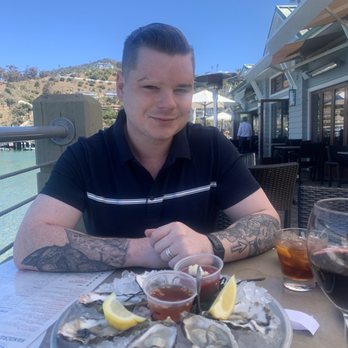 Bluewater Grill - Oysters - Seafood Near Me - Avalon, California