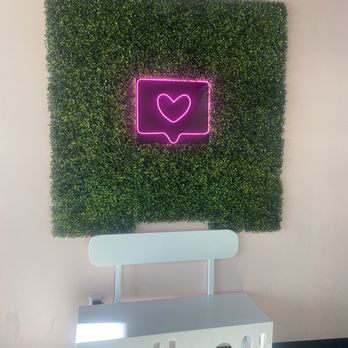 Bajo Zero - Selfie wall - Ice Cream & Frozen Yogurt Near Me - Hutto, Texas