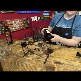 Pinot's Palette - Paint & Sip Near Me - Herndon, Virginia