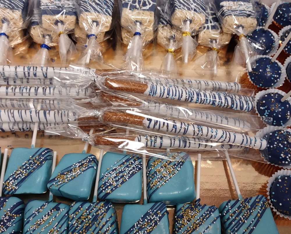 VIOLET’S CAKES Updated September 2024 21 Photos 2635 Sheridan Rd