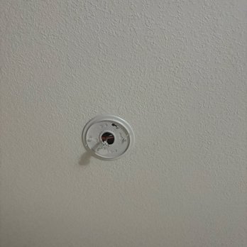 Hinton Highway Inn - Smoke detector missing - Hotels Near Me - Hinton, Alberta Hinton Highway Inn - Smoke detector missing - Hotels Near Me - Hinton, Alberta