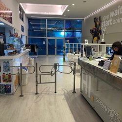Sprint - Snack and pool area