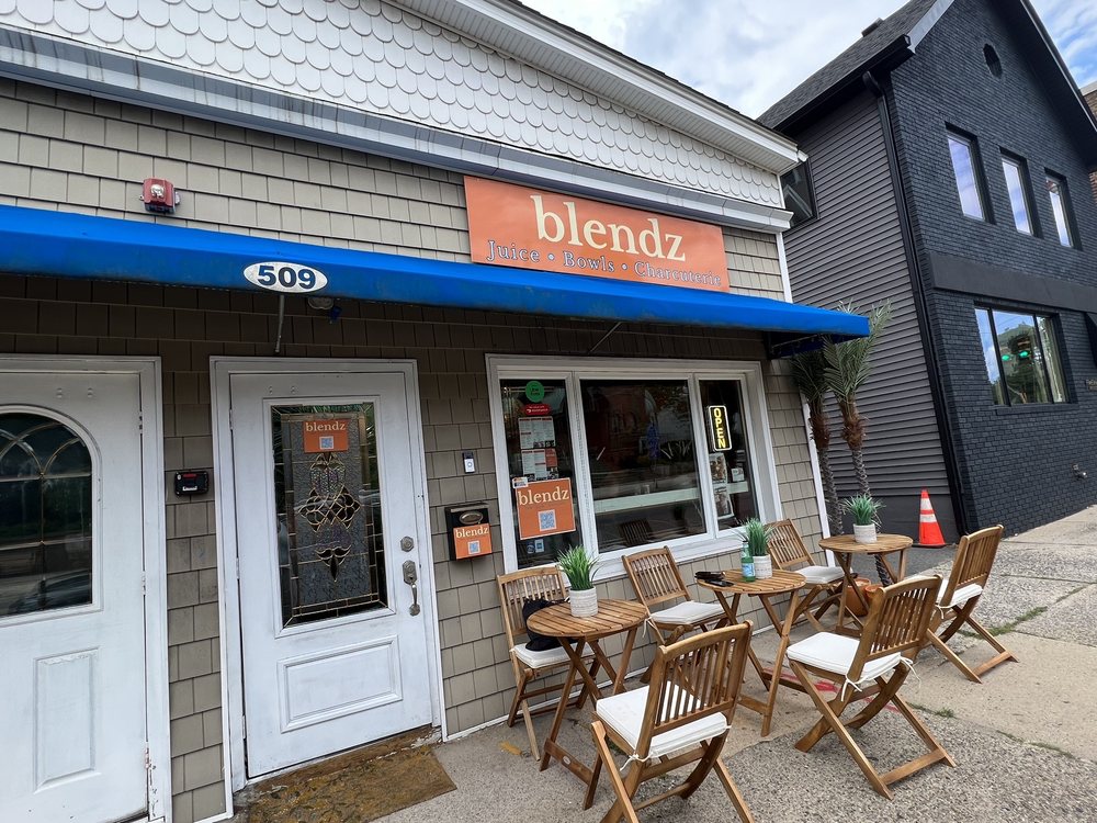 BLENDZ CAFE Updated October 2024 29 Photos & 17 Reviews 509 Raritain Ave, Highland Park