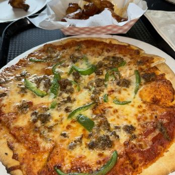 Sandy Valley Brewing - Italian sausage & pepper wood fired pizza - Breweries Near Me - Hillsboro, Missouri