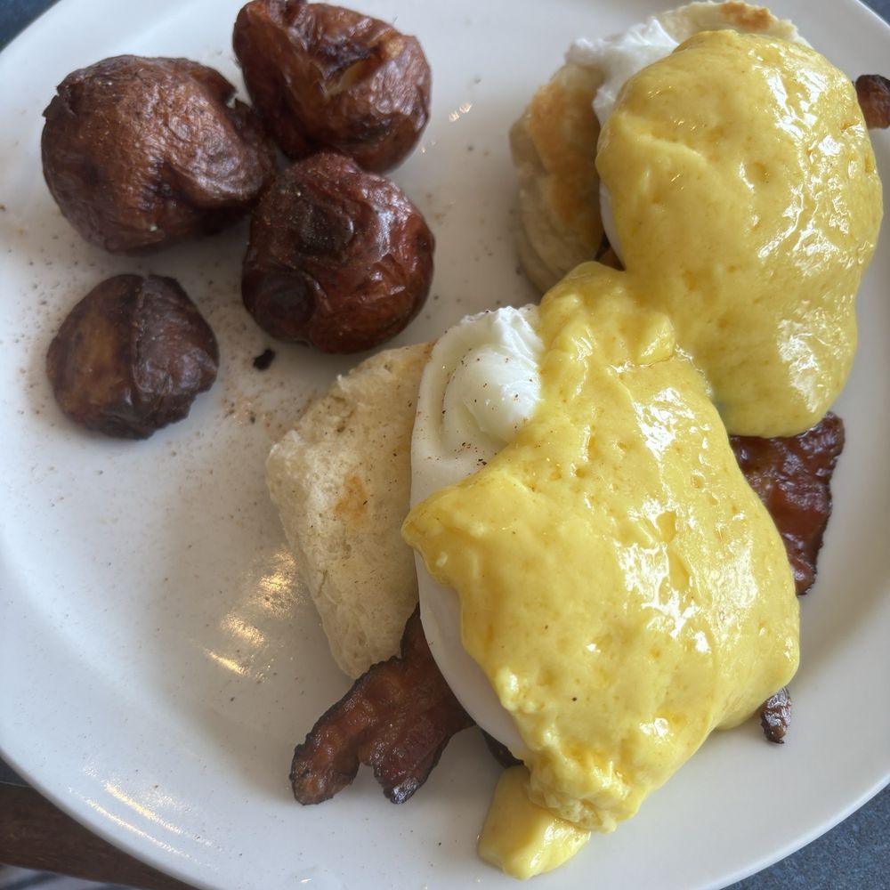 Biscuits - Biscuits Benedict - Breakfast & Brunch Near Me - Oak Bluffs, Massachusetts