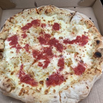 Federal Hill Pizza - Perfect medium done pizza - Pizza Near Me - Warren, Rhode Island