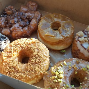 Beechwood Doughnuts - Clockwise from the top left: banana chocolate chip fritter, salted caramel toffee, cookie dough, pistachio, French toast, oreo - Donuts Near Me - Saint Catharines, Ontario