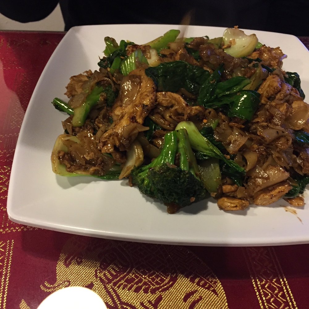Thai Thip Restaurant - Pad see ew with chicken - Thai Near Me - Hurst, Texas Thai Thip Restaurant - Pad see ew with chicken - Thai Near Me - Hurst, Texas