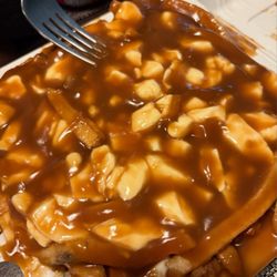 La Poutinerie Albert - Poutine grandeur familiale