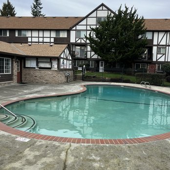 Cambridge Square South - Apartments Near Me - Burien, Washington