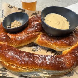 Cygnet Brewing - With a giant pretzel !