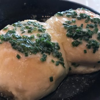 Scales - Buns with garlic butter - Seafood Near Me - Portland, Maine