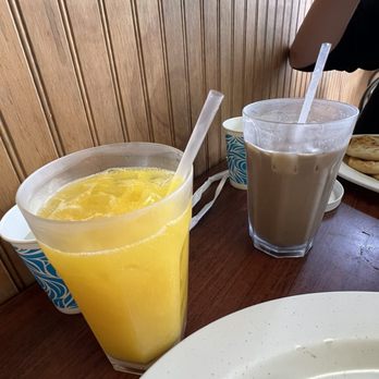 Express Pupuseria - Mango Fresca and Horchata - Salvadoran Near Me - San Francisco, California